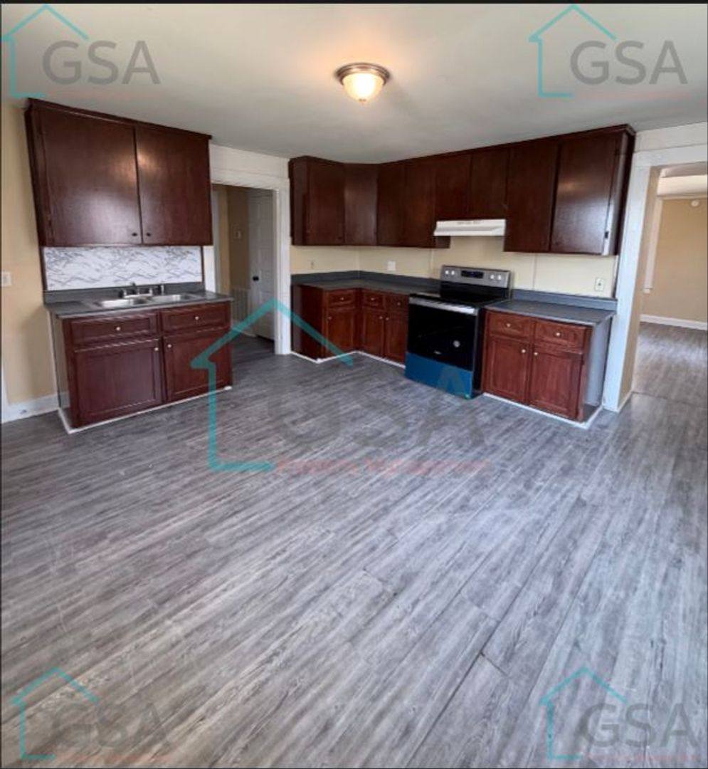 House for rent at 10 10th St, Greenville, SC 29611