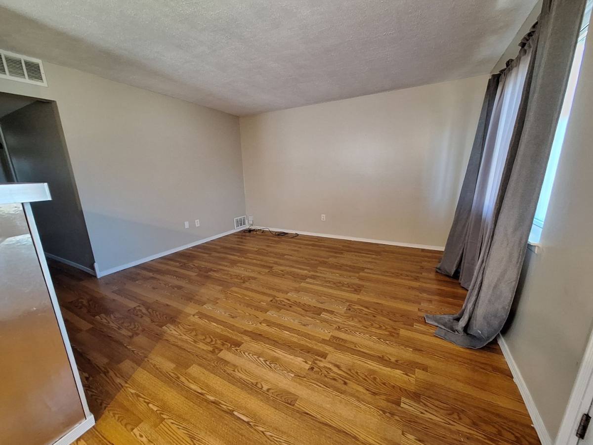 House for rent at 27067 Lawnwood St, Roseville, MI 48066
