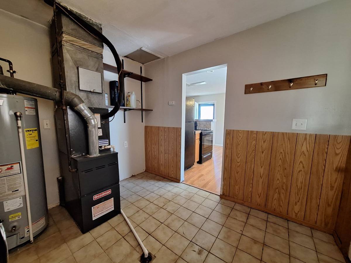 House for rent at 27067 Lawnwood St, Roseville, MI 48066