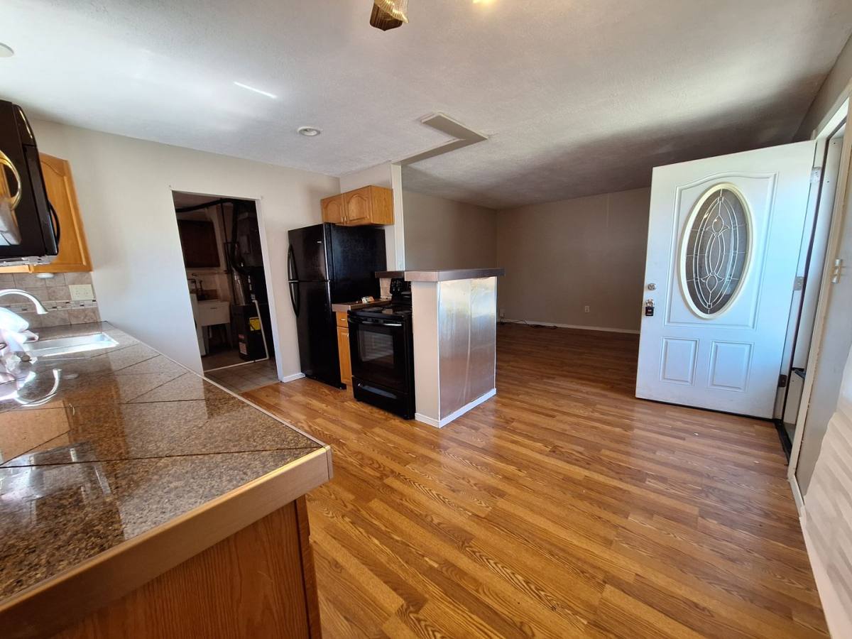 House for rent at 27067 Lawnwood St, Roseville, MI 48066