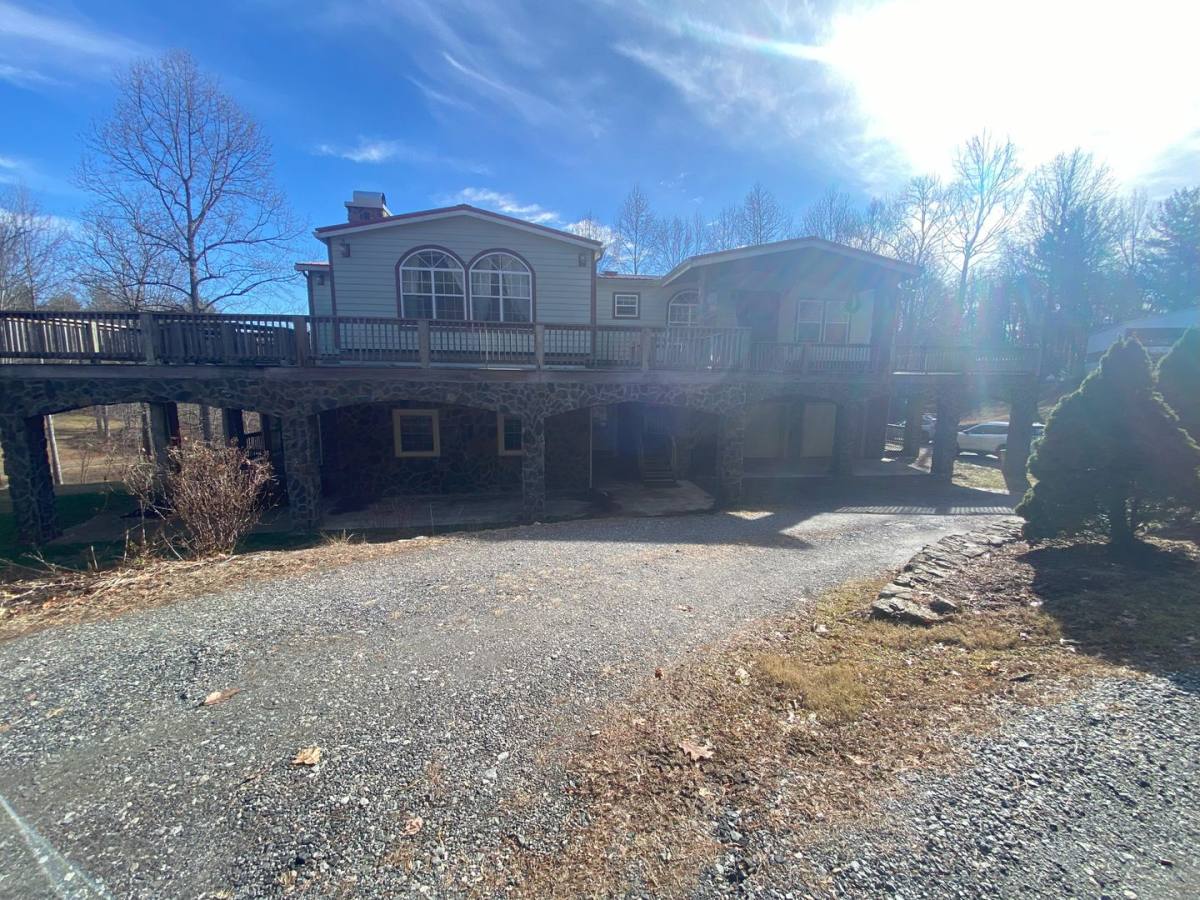 Apartment for rent at 167 Wagon Wheel Lane, Deep Gap, NC 28618