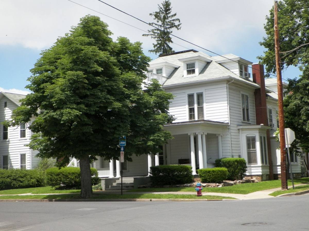 Apartment for rent at 103 W Main St, Lock Haven, PA 17745