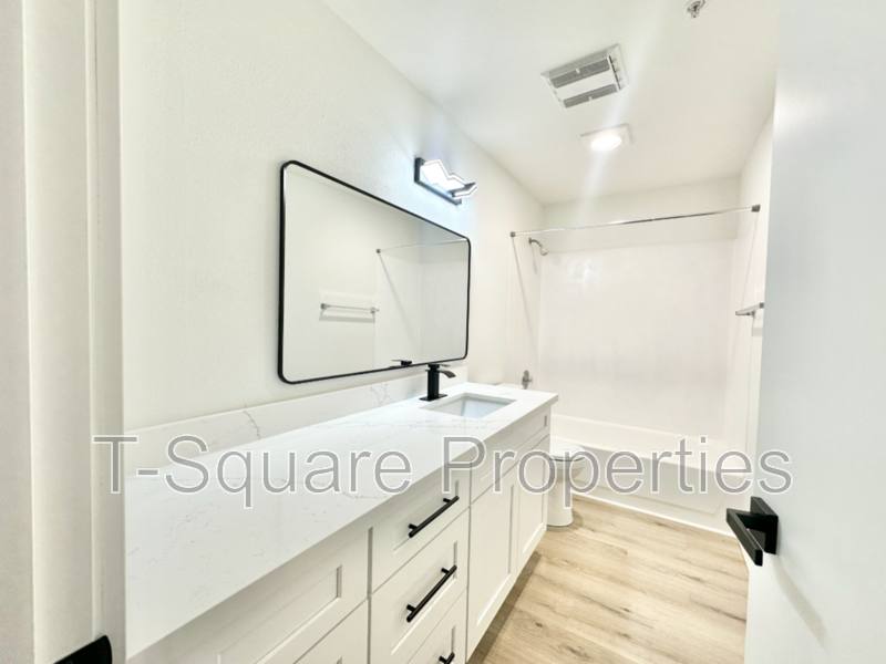 Apartment for rent at 7041 S 116th Place #206, Seattle, WA 98178