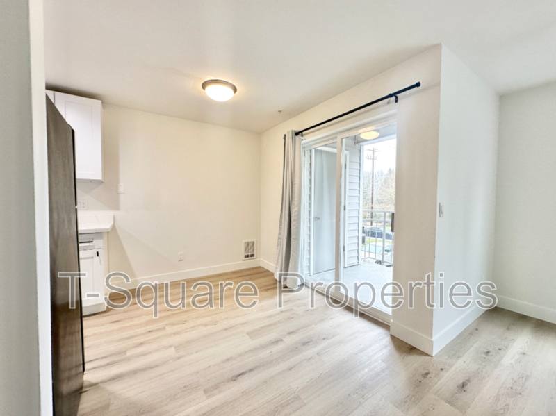 Apartment for rent at 7041 S 116th Place #206, Seattle, WA 98178