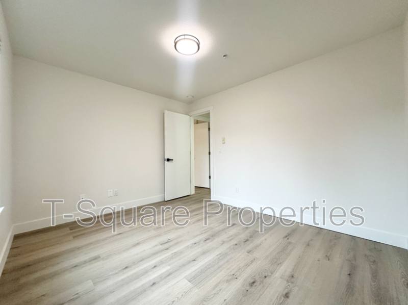 Apartment for rent at 7041 S 116th Place #206, Seattle, WA 98178