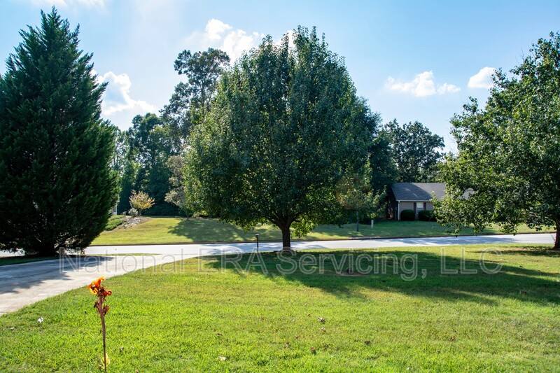 House for rent at 585 Mountainview Dr, Covington, GA 30016
