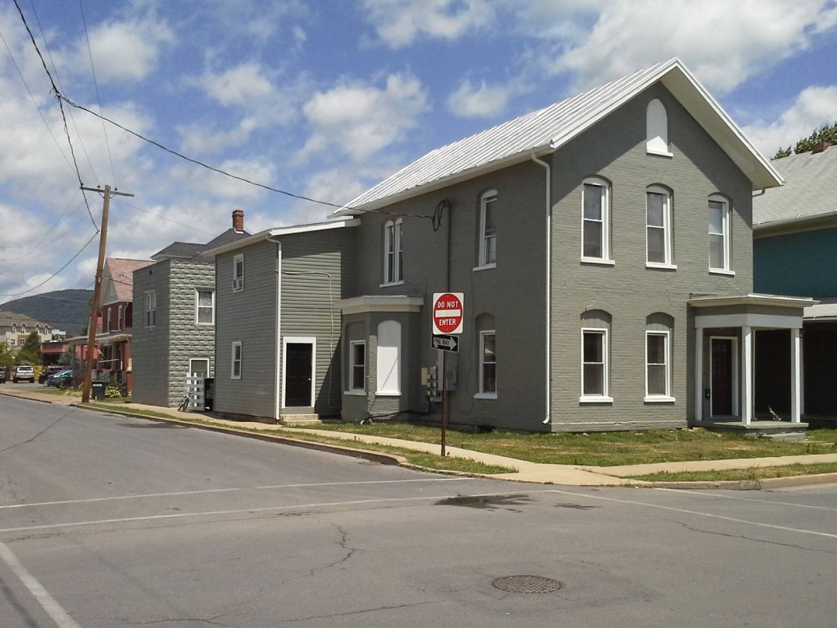 Apartment for rent at 117 W Bald Eagle St, Lock Haven, PA 17745