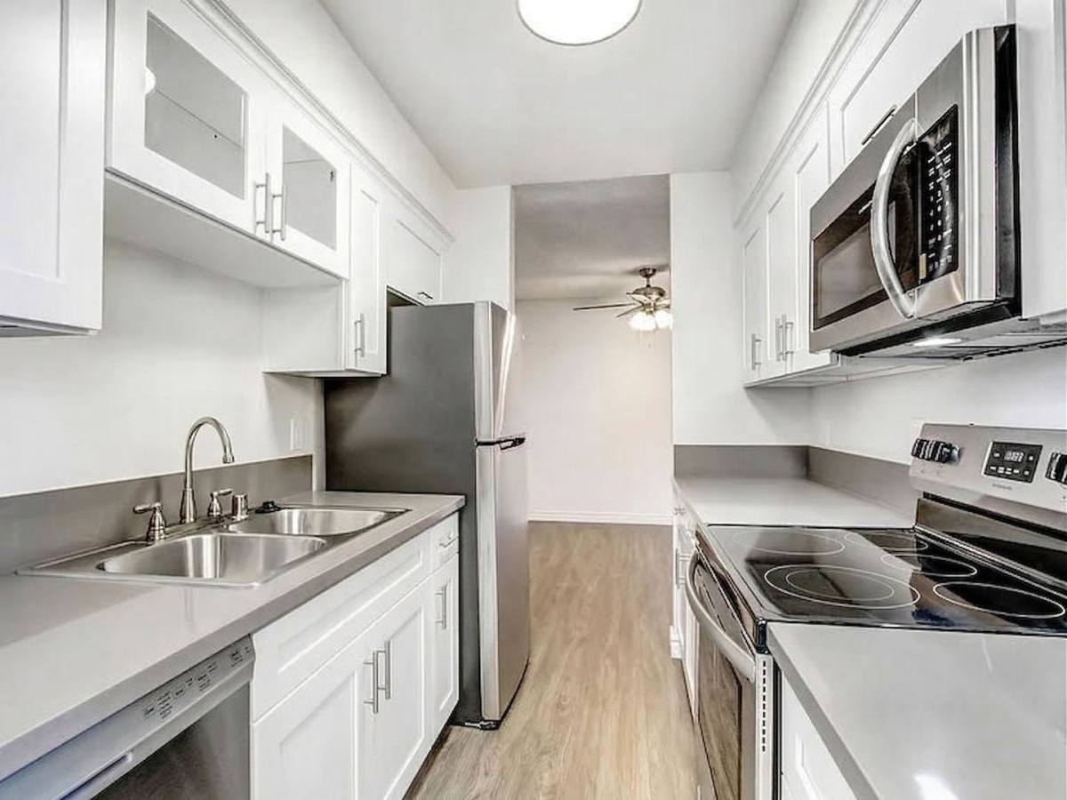 Apartment for rent at 1037 10th St, Santa Monica, CA 90403