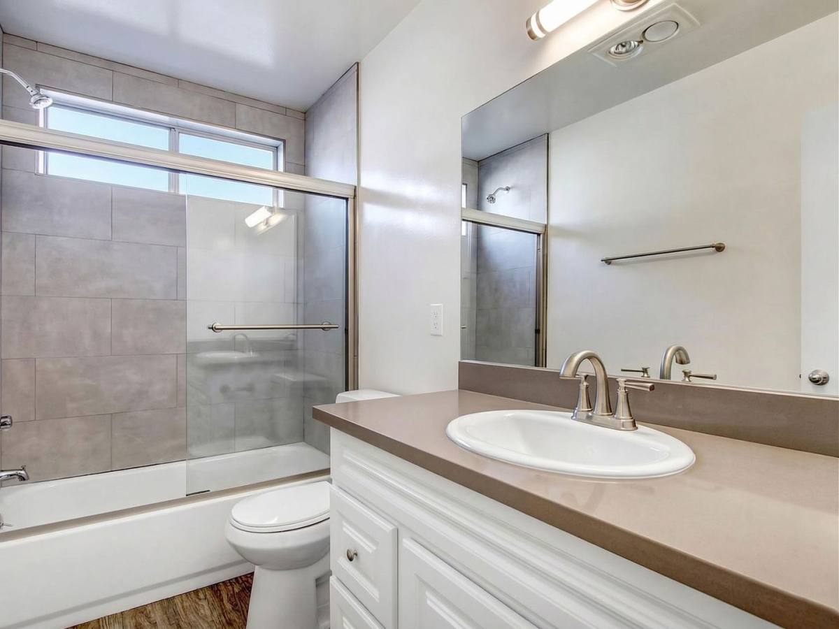 Apartment for rent at 1037 10th St, Santa Monica, CA 90403