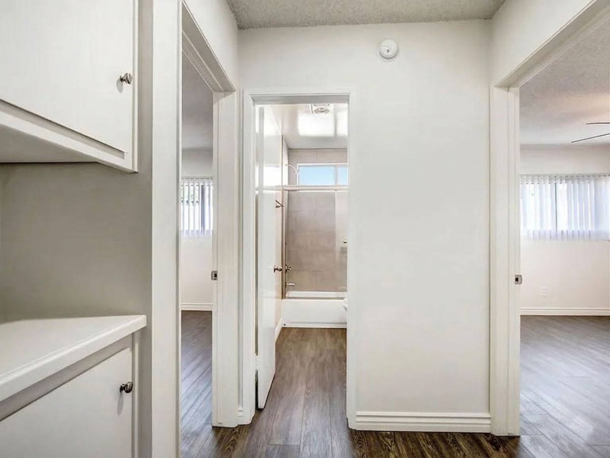 Apartment for rent at 1037 10th St, Santa Monica, CA 90403