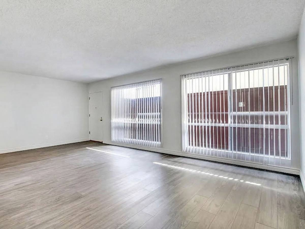 Apartment for rent at 1037 10th St, Santa Monica, CA 90403