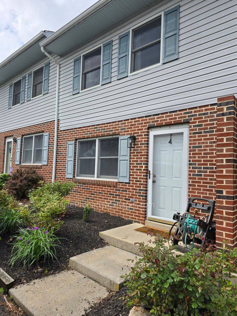 Townhouse for rent at 57 W Cabin Hollow Rd #4, Dillsburg, PA 17019
