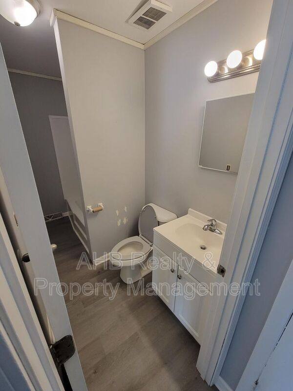Apartment for rent at 1016 Washington St #A, Burlington, NC 27217
