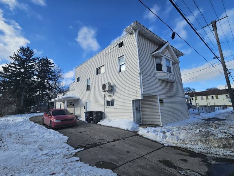 Apartment for rent at 3204 W 73rd St #DOWNSTAIRS, Cleveland, OH 44102