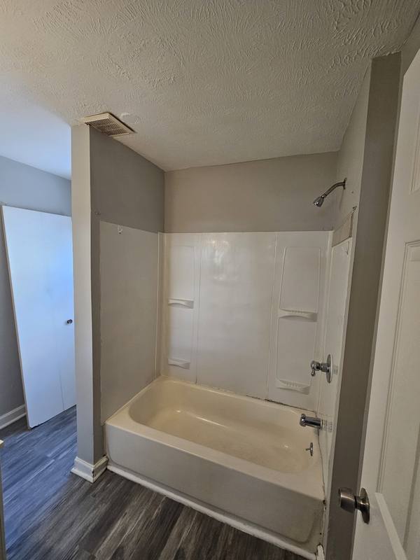 Apartment for rent at 3204 W 73rd St #DOWNSTAIRS, Cleveland, OH 44102