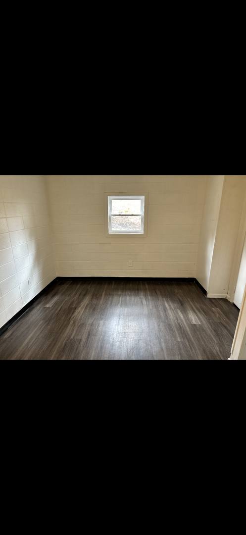 Apartment for rent at 906 Gilbert St, Ackley, IA 50601