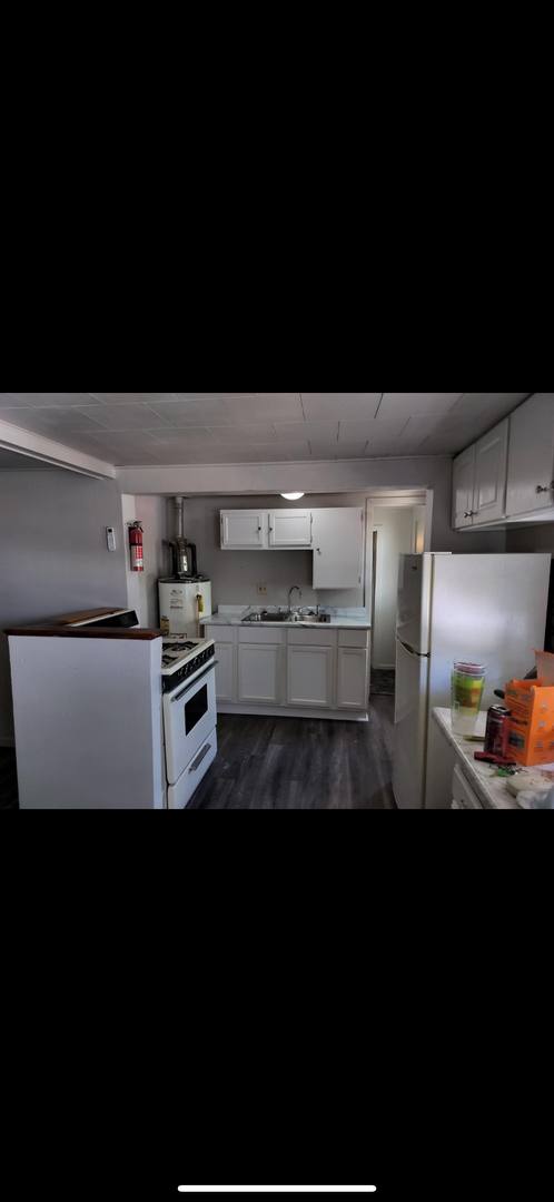 Apartment for rent at 906 Gilbert St, Ackley, IA 50601