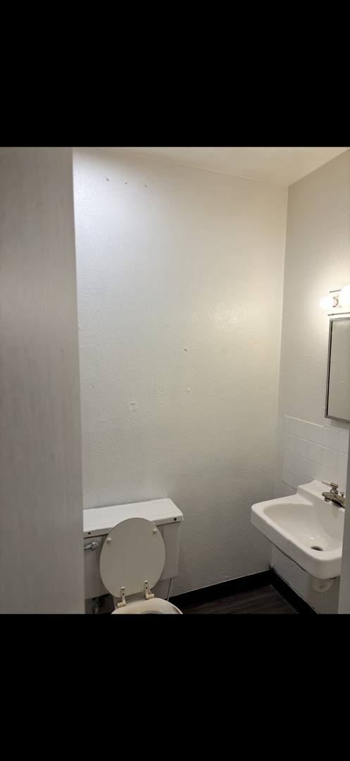 Apartment for rent at 906 Gilbert St, Ackley, IA 50601