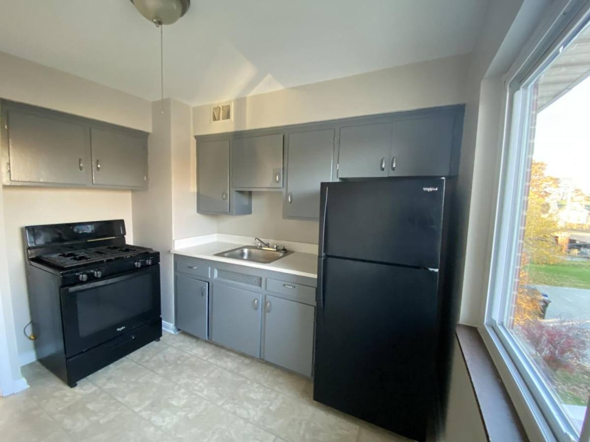 Apartment for rent at 4101 Ridge Rd, Cleveland, OH 44144