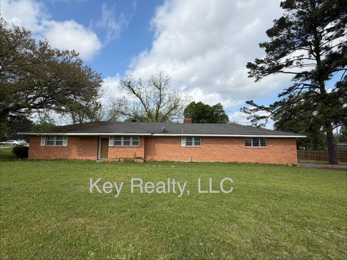 House for rent at 4003 Monroe Highway, Ball, LA 71405
