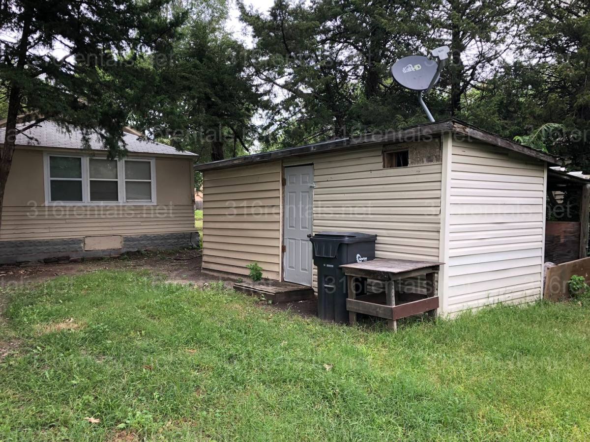House for rent at 304 SE 5th St, Newton, KS 67114