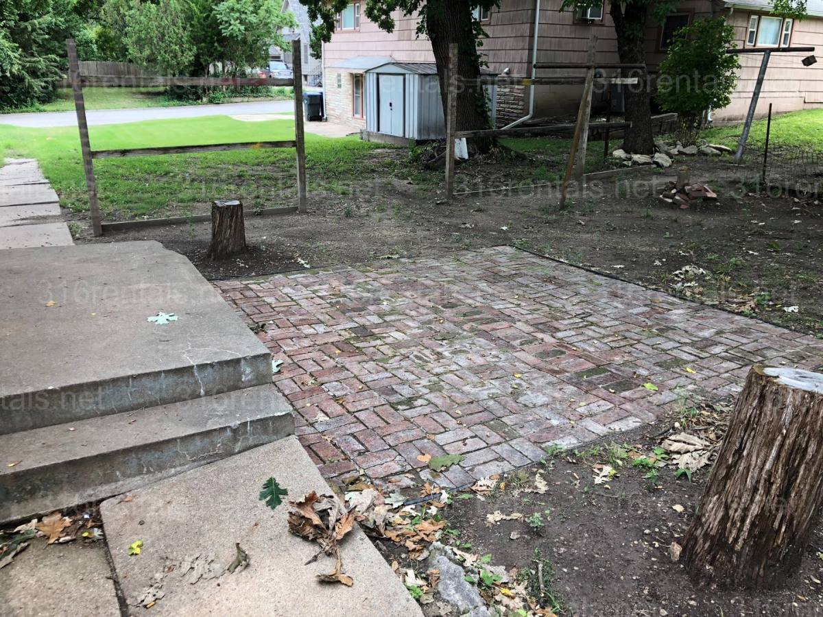 House for rent at 304 SE 5th St, Newton, KS 67114