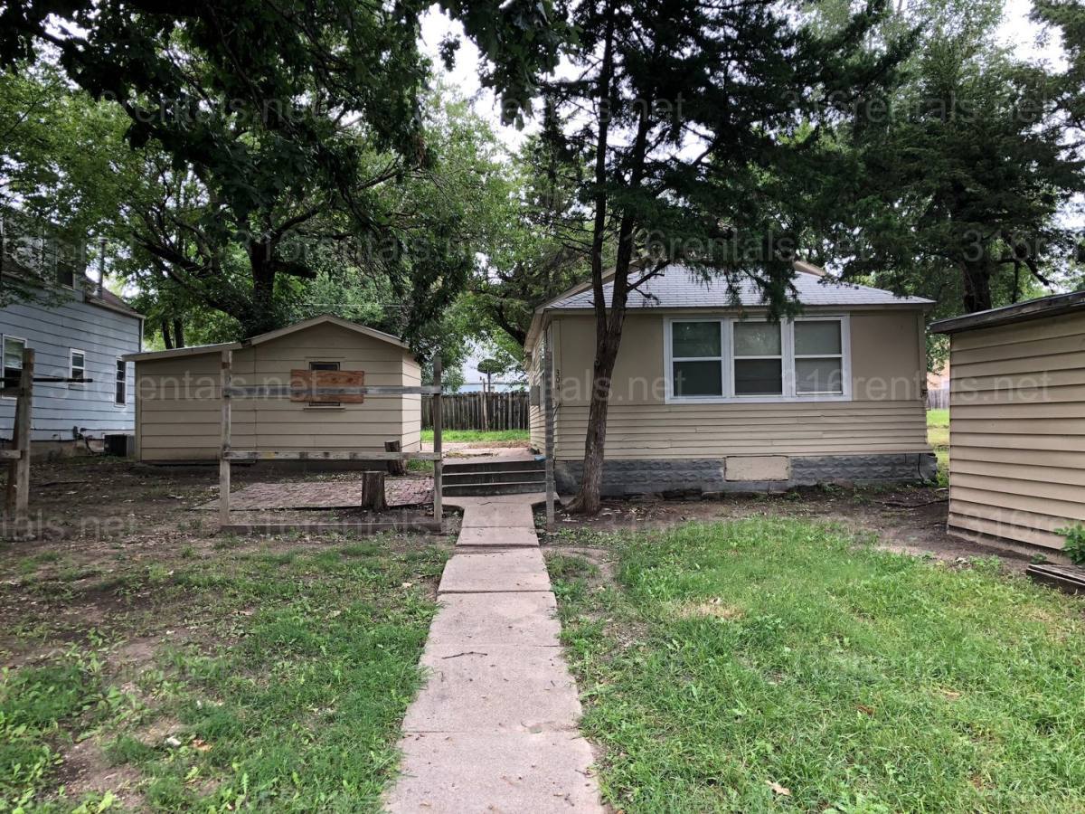 House for rent at 304 SE 5th St, Newton, KS 67114