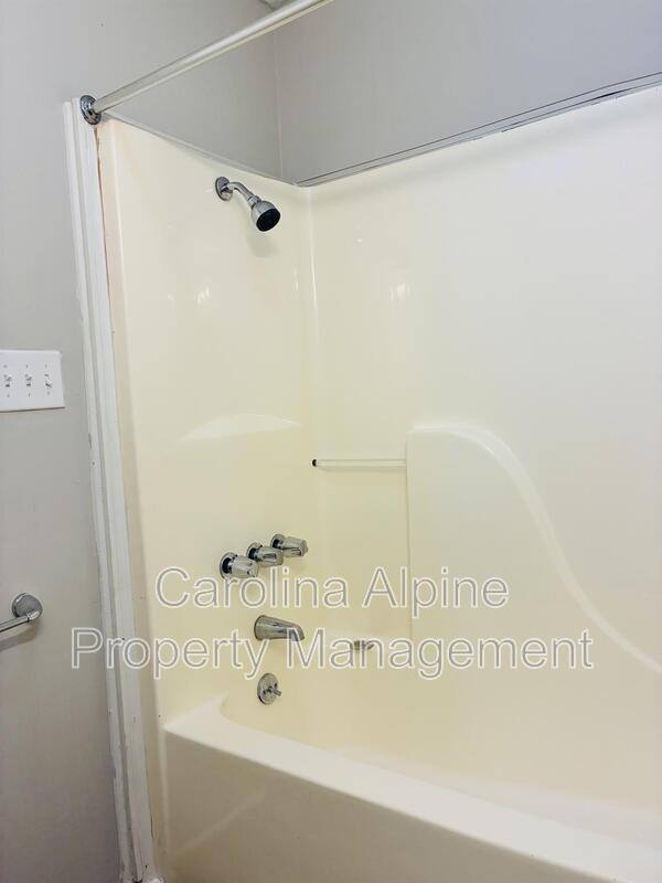House for rent at 202 W Sullivan St, Gastonia, NC 28052