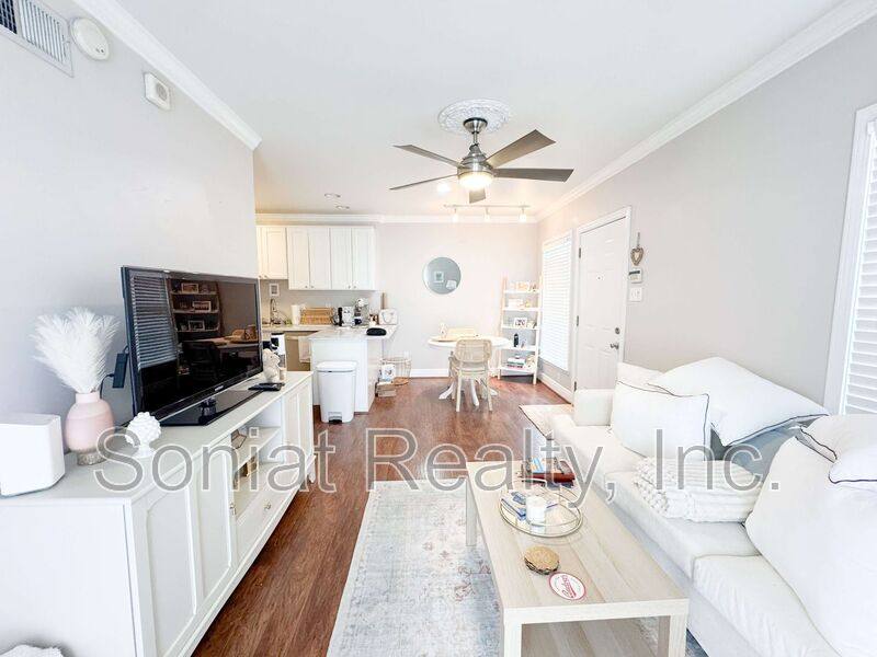 Condo for rent at 3101 St Charles Ave #7, New Orleans, LA 70115