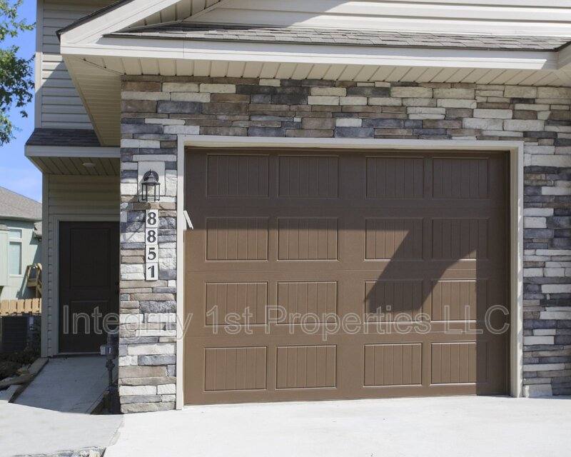 Townhouse for rent at 8831 N Helena Ave, Kansas City, MO 64154