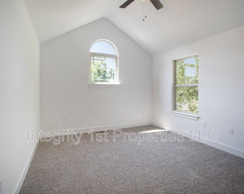 Townhouse for rent at 8831 N Helena Ave, Kansas City, MO 64154