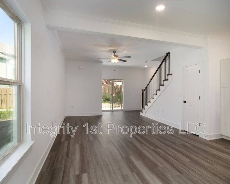 Townhouse for rent at 8831 N Helena Ave, Kansas City, MO 64154