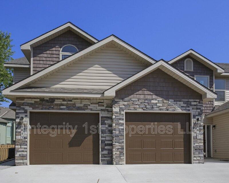 Townhouse for rent at 8831 N Helena Ave, Kansas City, MO 64154
