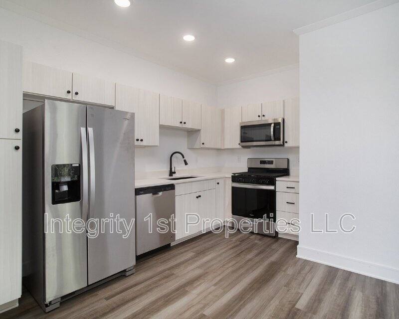 Townhouse for rent at 8831 N Helena Ave, Kansas City, MO 64154