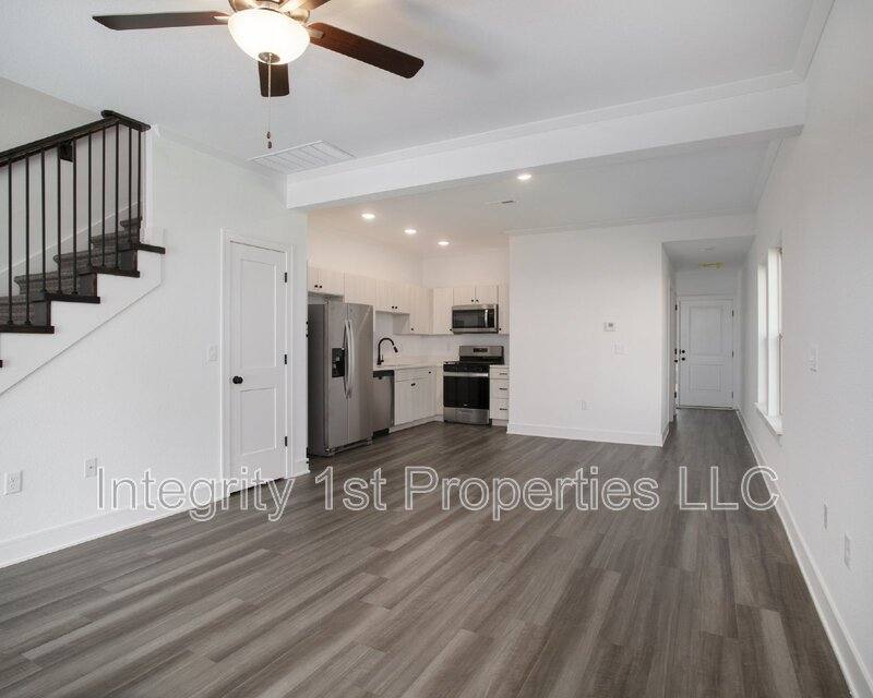 Townhouse for rent at 8831 N Helena Ave, Kansas City, MO 64154