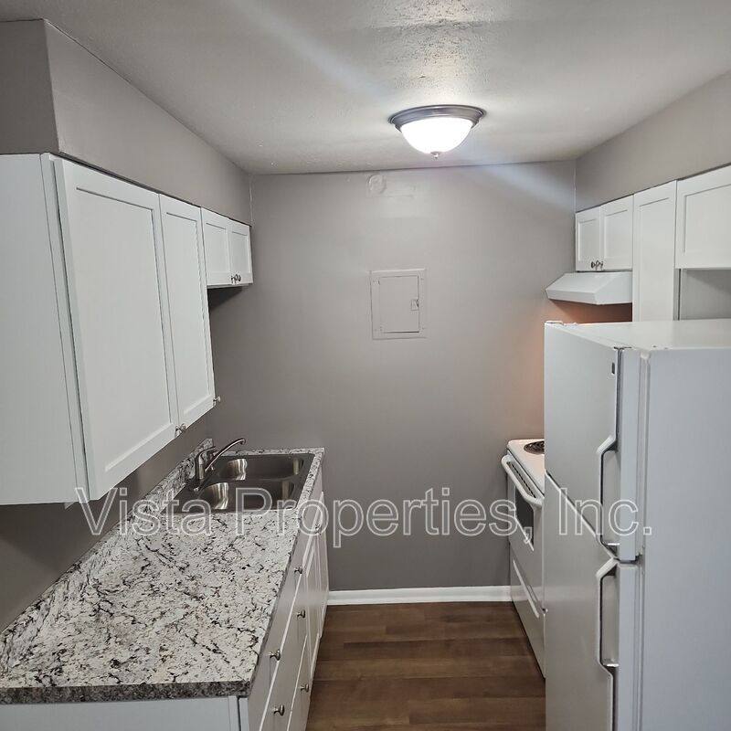 Apartment for rent at 3513 Georgetown Place #5, Louisville, KY 40215