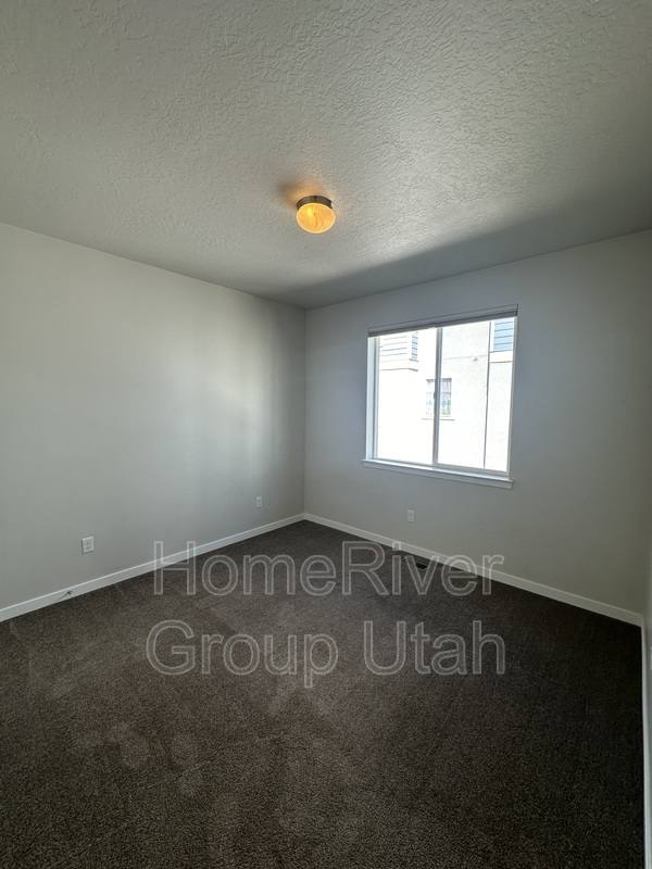 Townhouse for rent at 89 W Brooklyn Park Lane, Salt Lake City, UT 84115