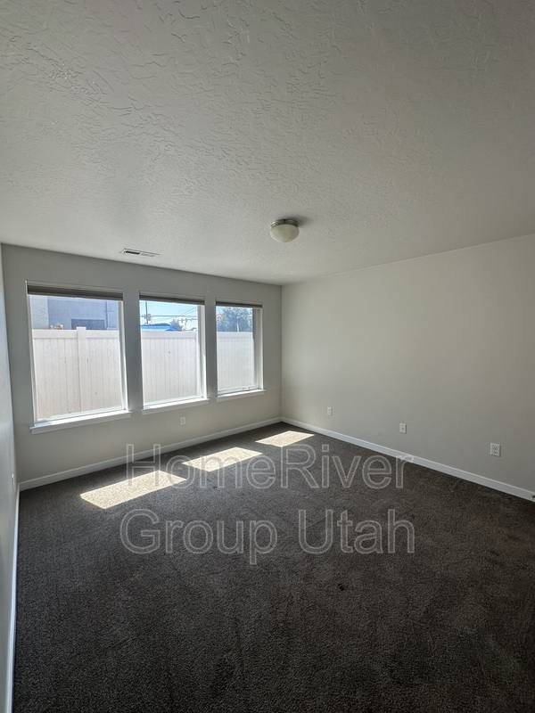 Townhouse for rent at 89 W Brooklyn Park Lane, Salt Lake City, UT 84115