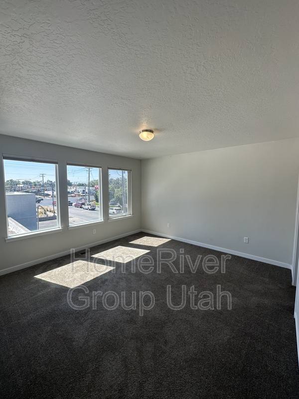 Townhouse for rent at 89 W Brooklyn Park Lane, Salt Lake City, UT 84115