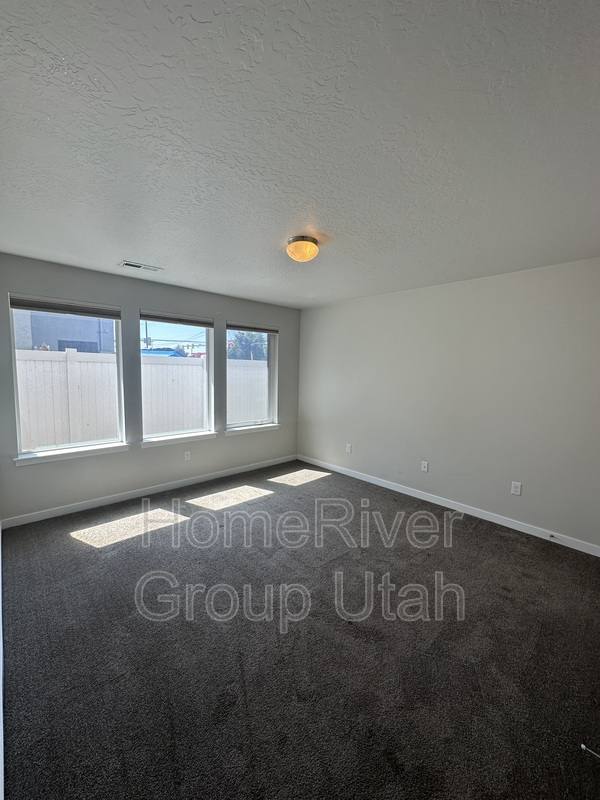 Townhouse for rent at 89 W Brooklyn Park Lane, Salt Lake City, UT 84115