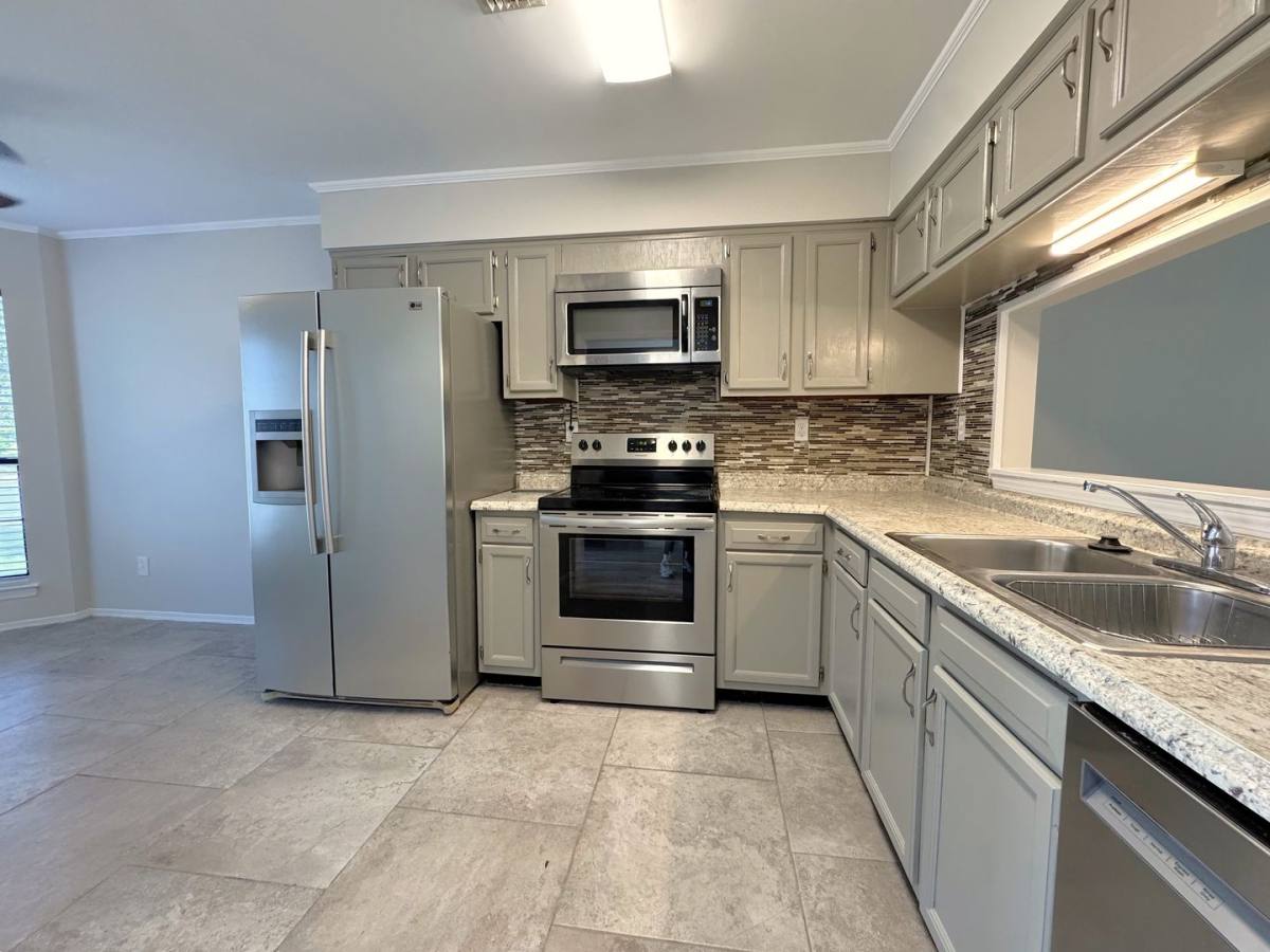 Townhouse for rent at 5900 Grelot Rd, Mobile, AL 36609