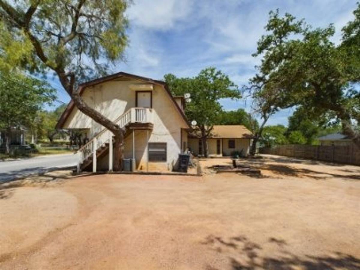 Apartment for rent at 321 W Park St, Fredericksburg, TX 78624