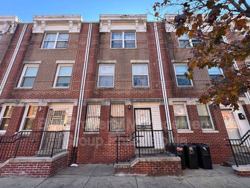 Townhouse for rent at 1610 W Diamond St, Philadelphia, PA 19121