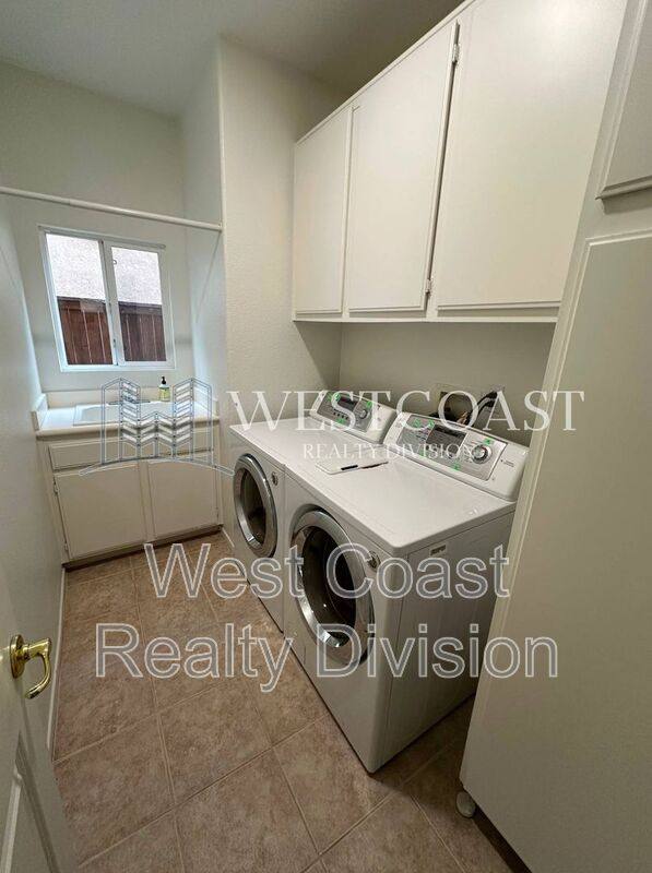 Townhouse for rent at 820 Silver Dr, Vista, CA 92083