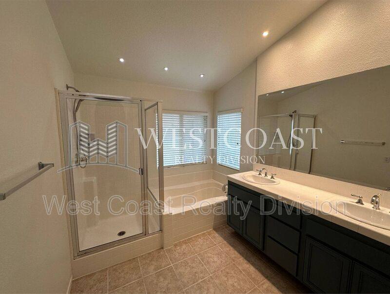 Townhouse for rent at 820 Silver Dr, Vista, CA 92083