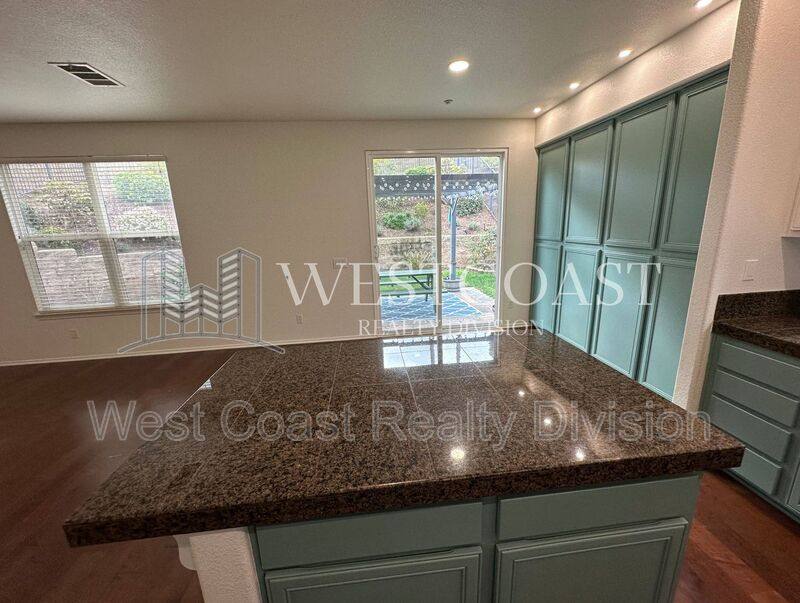 Townhouse for rent at 820 Silver Dr, Vista, CA 92083