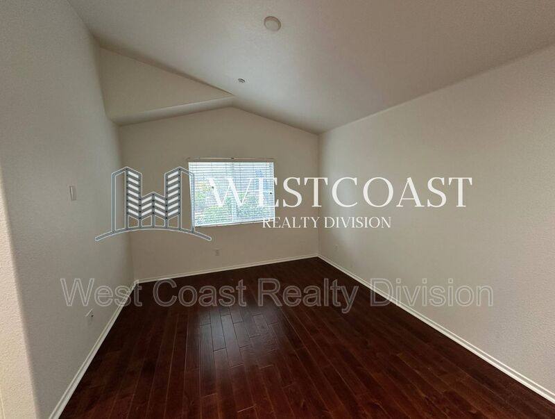 Townhouse for rent at 820 Silver Dr, Vista, CA 92083