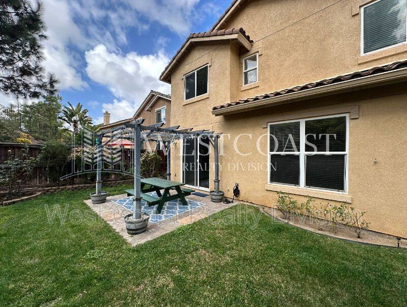 Townhouse for rent at 820 Silver Dr, Vista, CA 92083