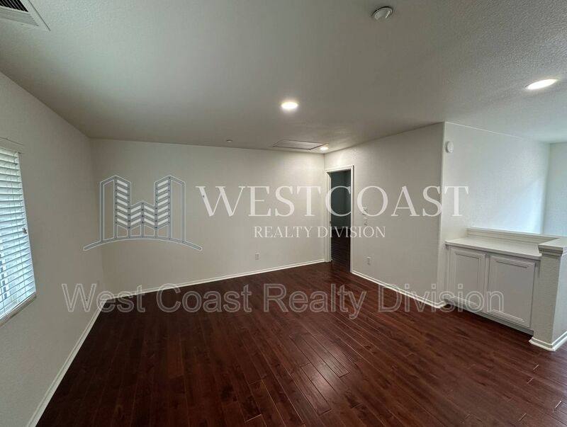 Townhouse for rent at 820 Silver Dr, Vista, CA 92083