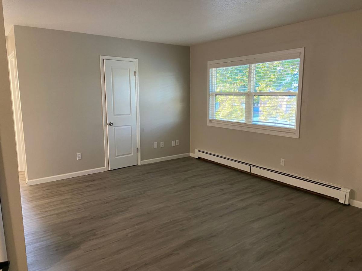 Apartment for rent at 7511 Dennis Dr, Urbandale, IA 50322